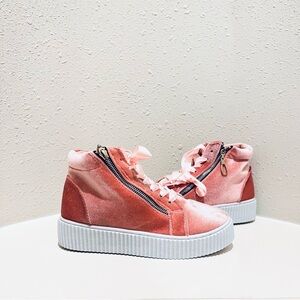 Olivia Miller Bellmore Velvet Side Zip Ribbon Pink Women’s Sneakers Size 8 NEW
